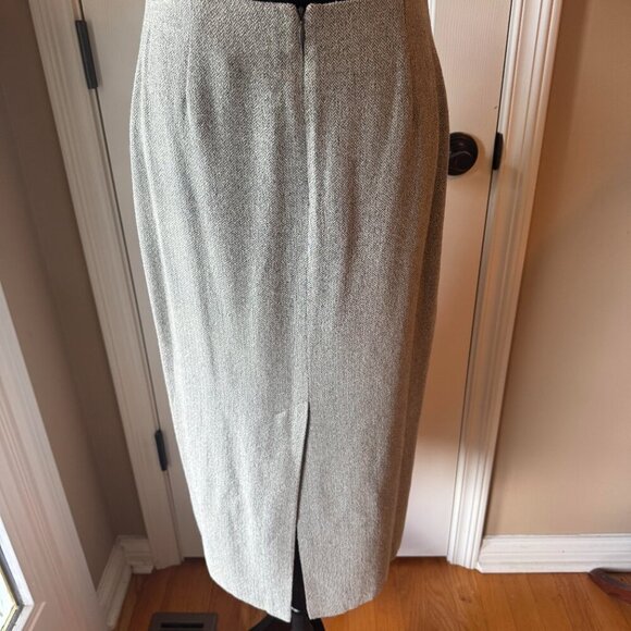 Liz Claiborne Collection Grey Tweed midi skirt - Picture 2 of 5